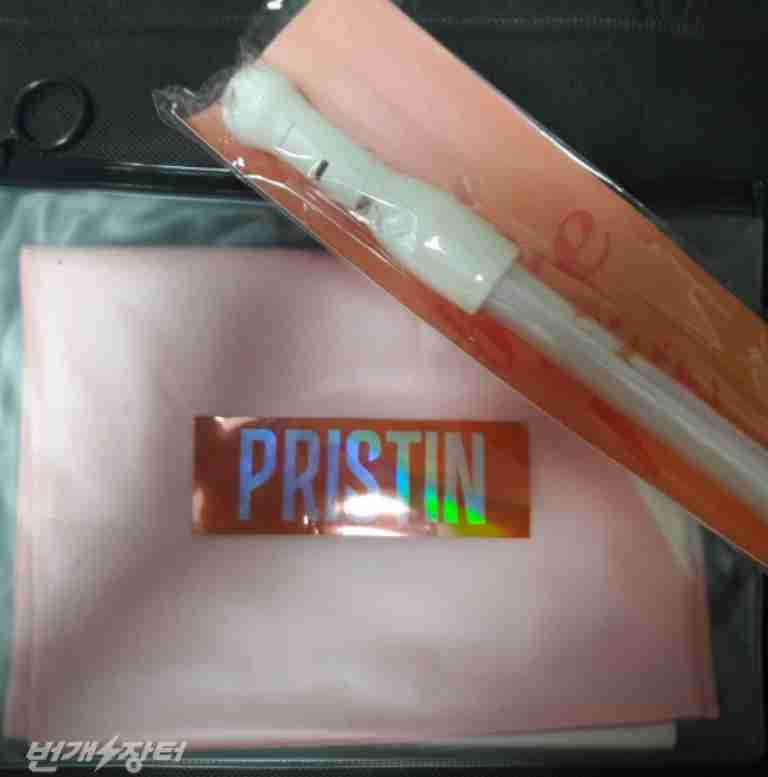 slogan and lightstick