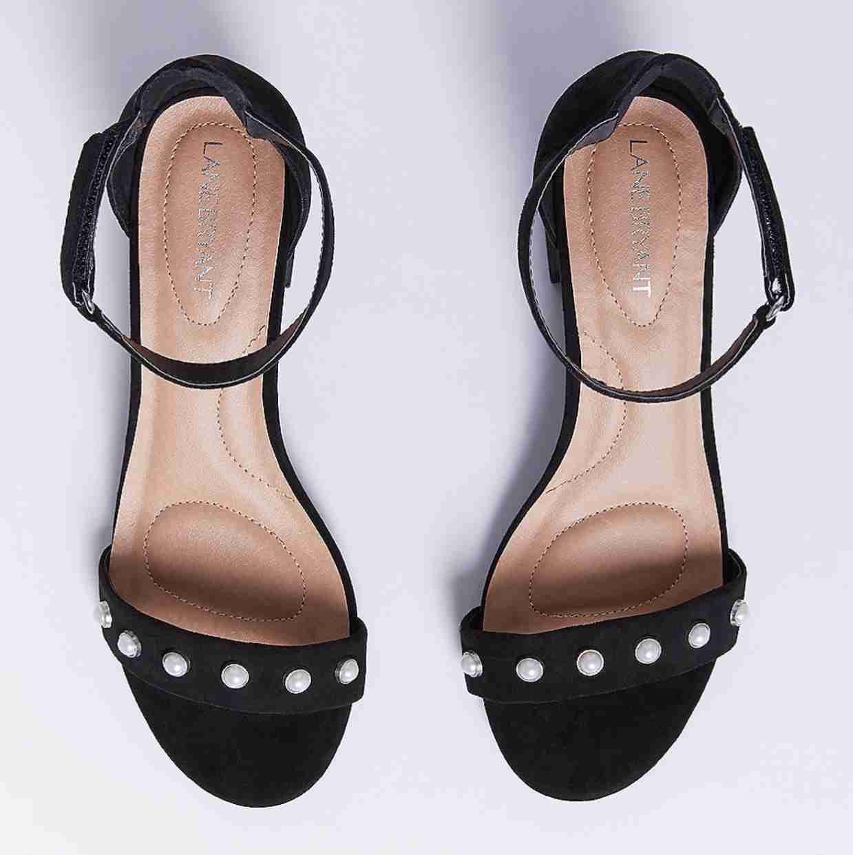 Pearl strap shoe