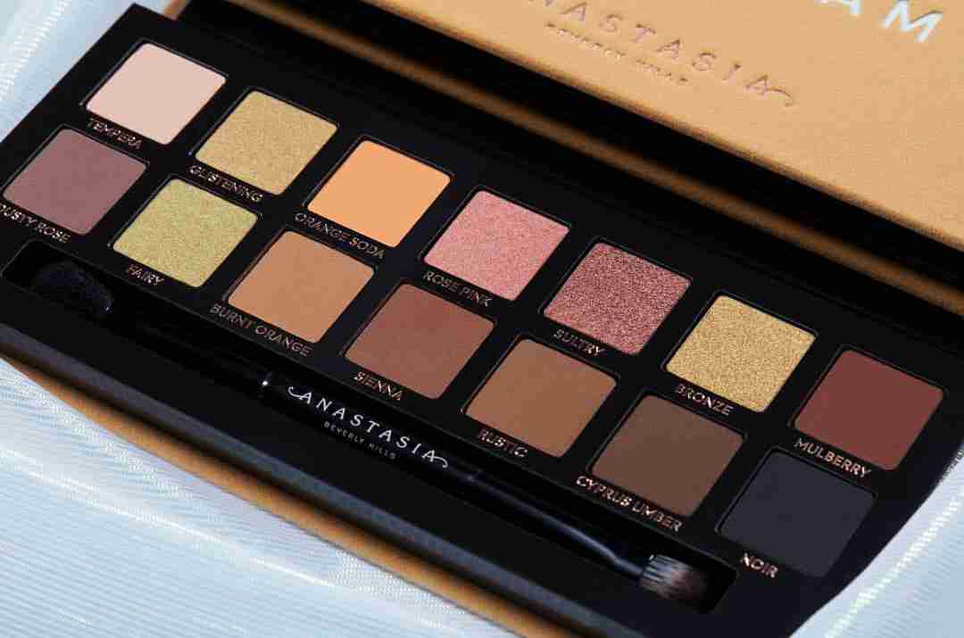 Soft Glam Eye Shadow Palette