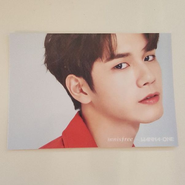 Wanna one x innisfree ong card