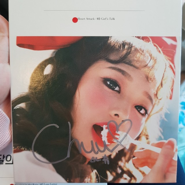 Chuu Sign Album