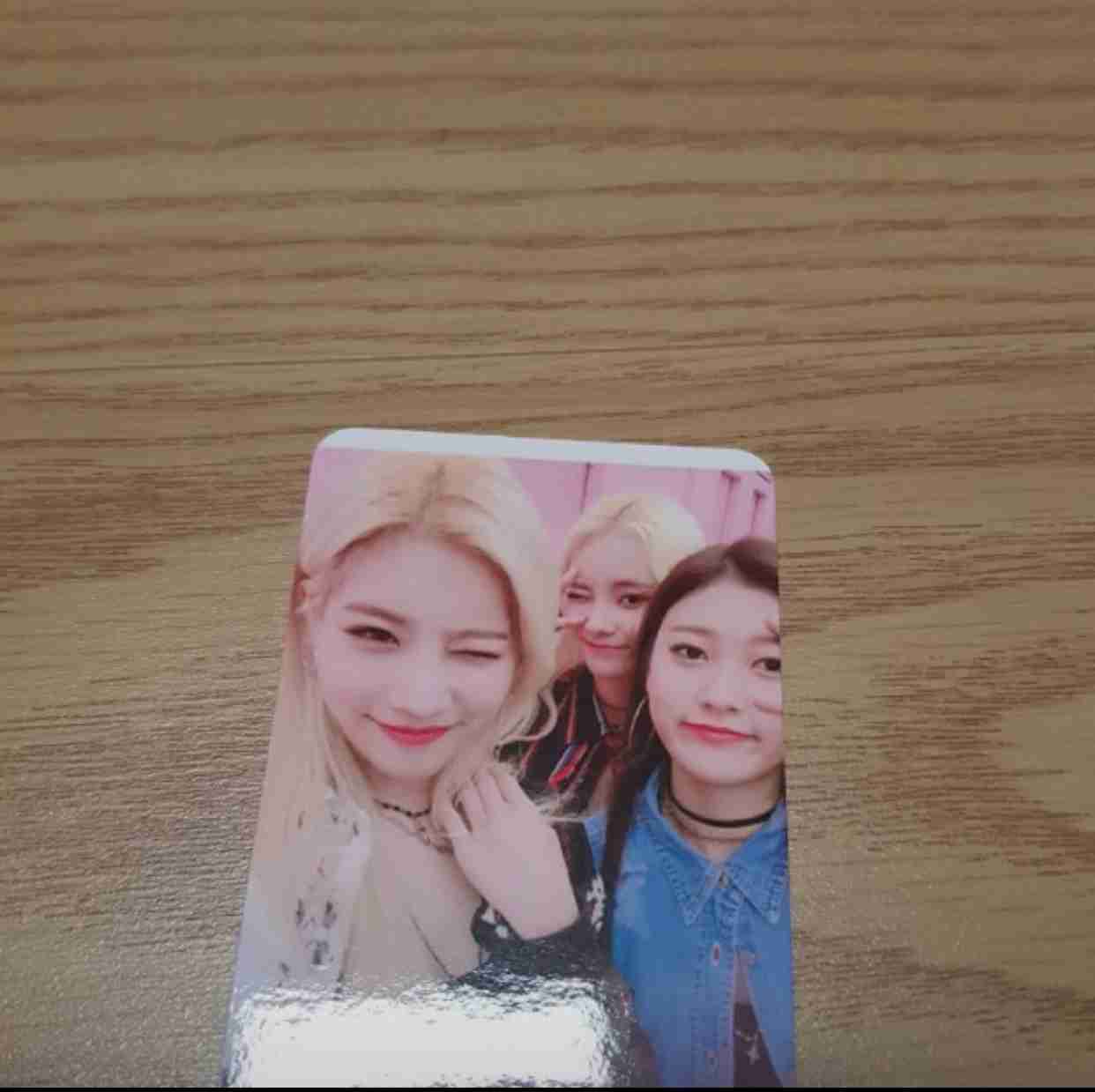 Odd Eye Circle Broadcast Photocard