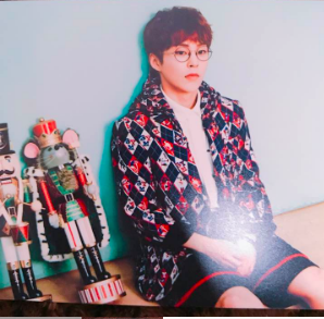 Xiumin SUM's official postcard