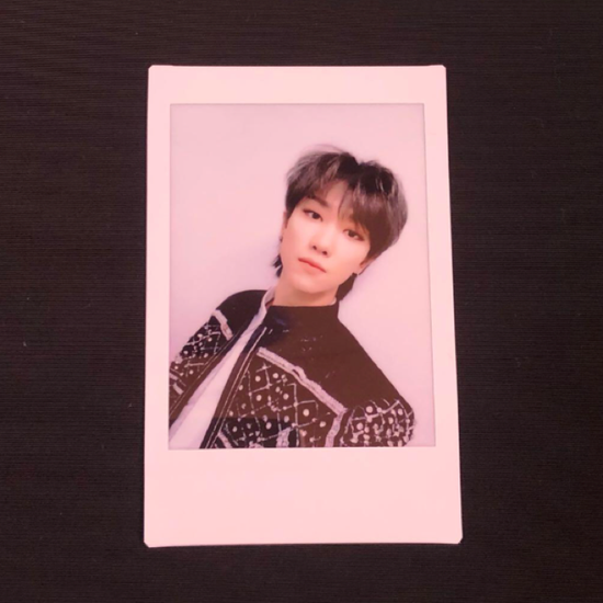 The8 Polaroid