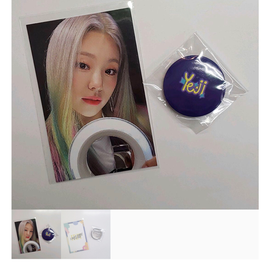 Yeji trading card/badge set