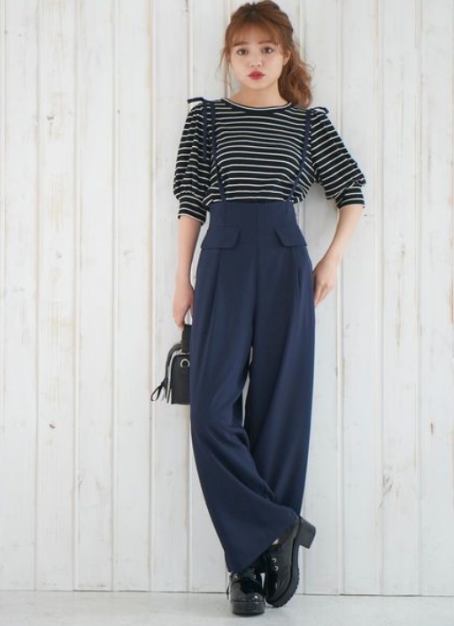 Pants with ribbon suspension